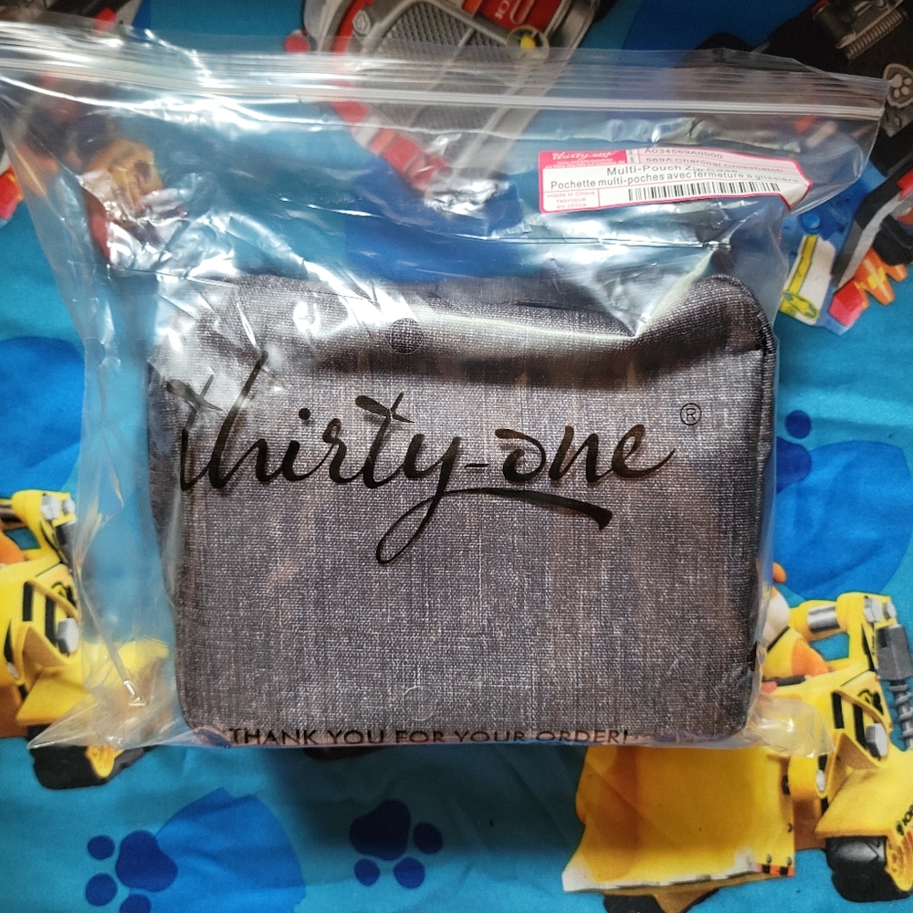 NWT Thirty One Zipper Case